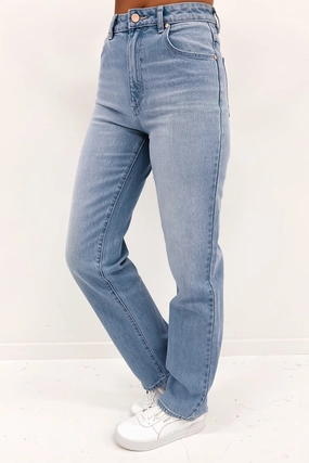 A 94 High Straight Jean Gina Festival Outfit Urban Explorer