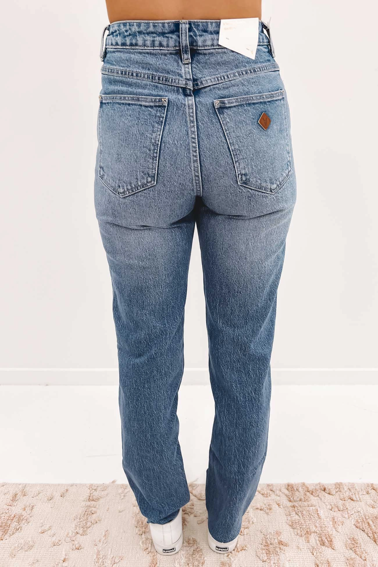 A 94 High Straight Jean Lexi Mid Blue Spring Mood Party Look Classic Premium Elegant