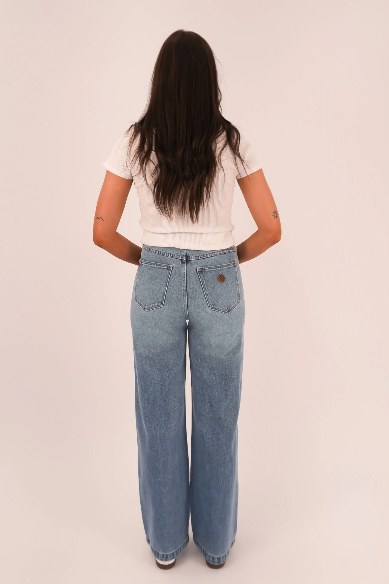 Clean Outfit Cool And Simple A 94 Wide Jean Liv