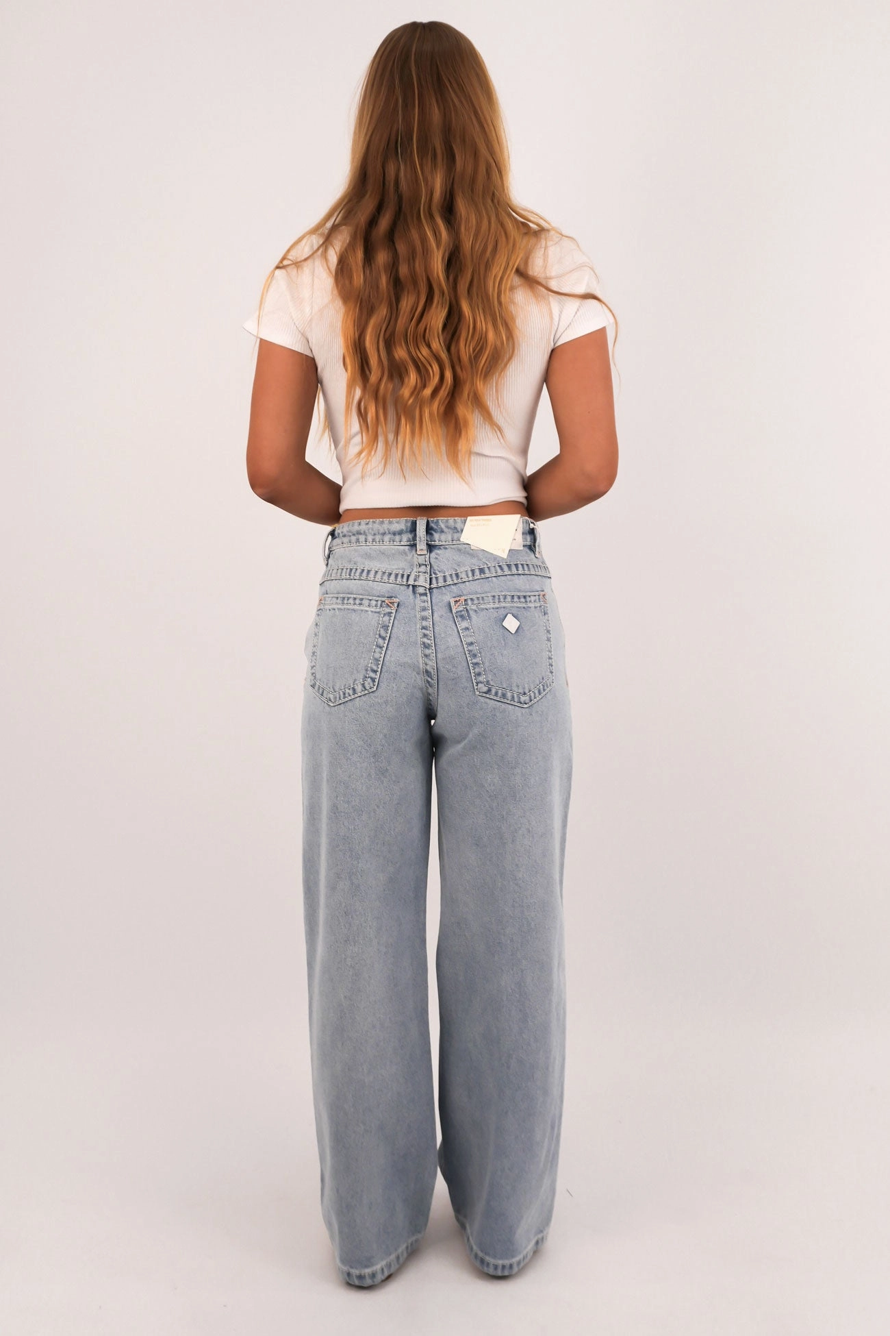 A 95 Baggy Jean Avril Neutral Outfit Piece
