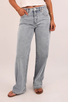 A 95 Baggy Jean Avril Festival Outfit Comfy
