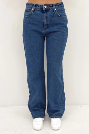 A 95 Baggy Jean Liliana Couple Look Eco Friendly Artist Vibe Everyday Rainy Day