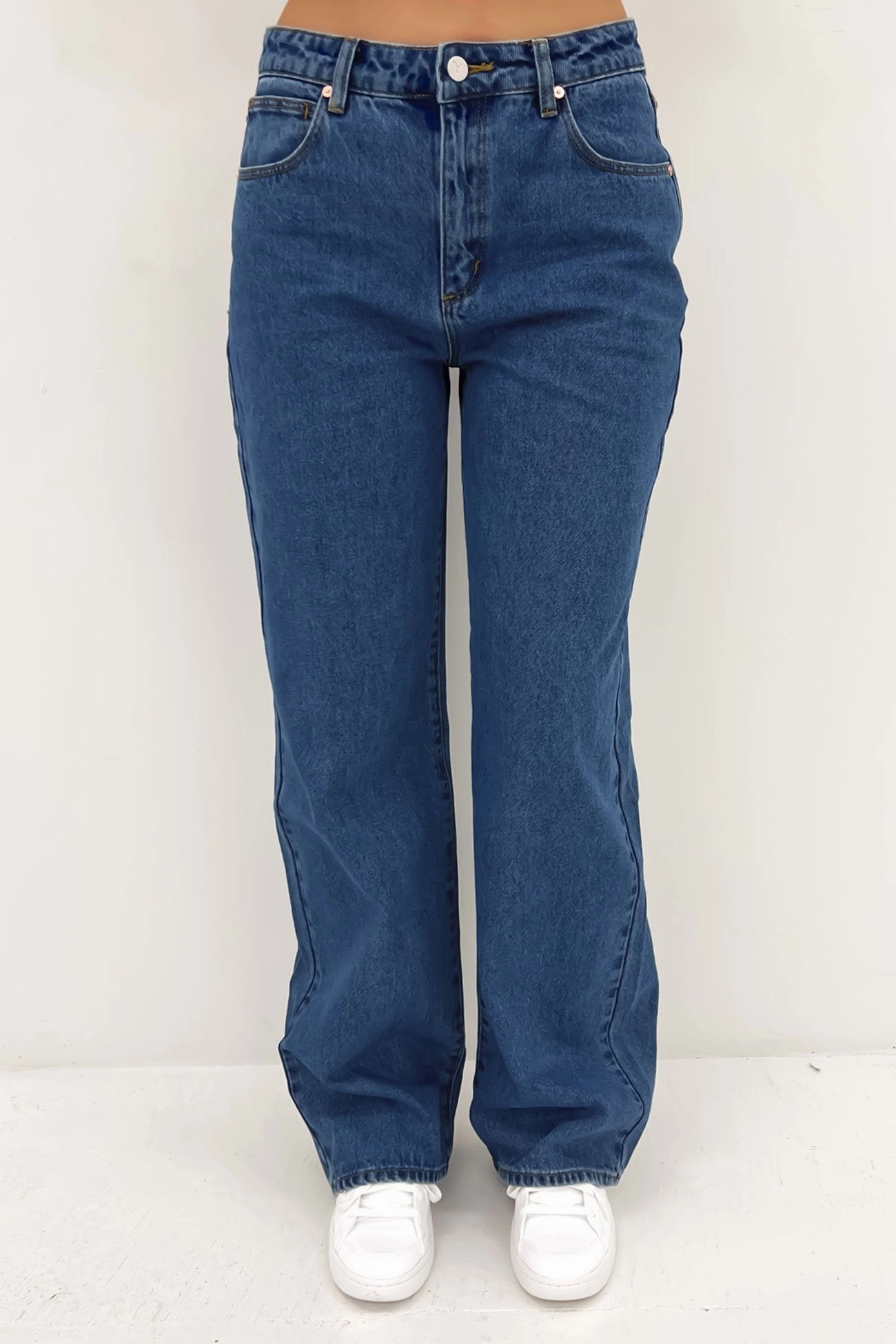 A 95 Baggy Jean Liliana Couple Look Eco Friendly Artist Vibe Everyday Rainy Day