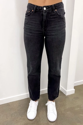 Mid Slim Straight Petite Jean Black Drift Waterless Wash Technology