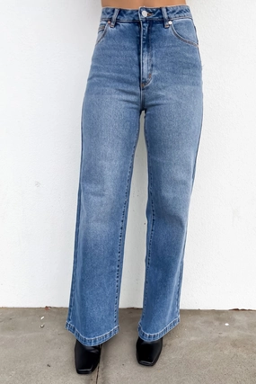A 94 Wide Jean Julieta Blended Style