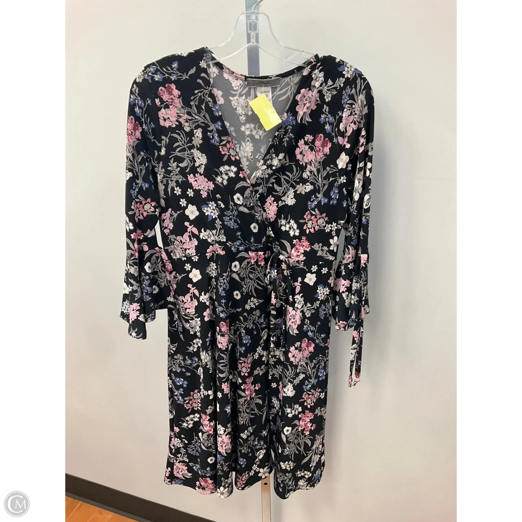 Sophisticated Appeal Light Movement Dress Casual Short By Mia In Floral Print, Size: M