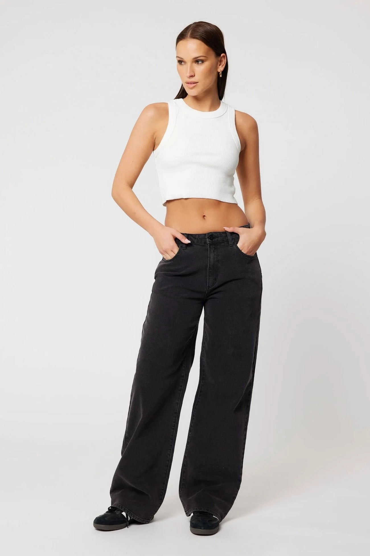 A 95 Baggy Jean Heidi Eco Friendly Chill Outfit Road Trip