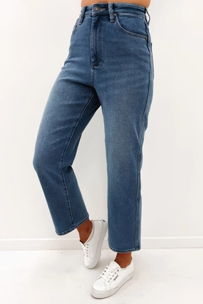 Hi Straight Jean Union Blue Effortless Choice Weekender Wear