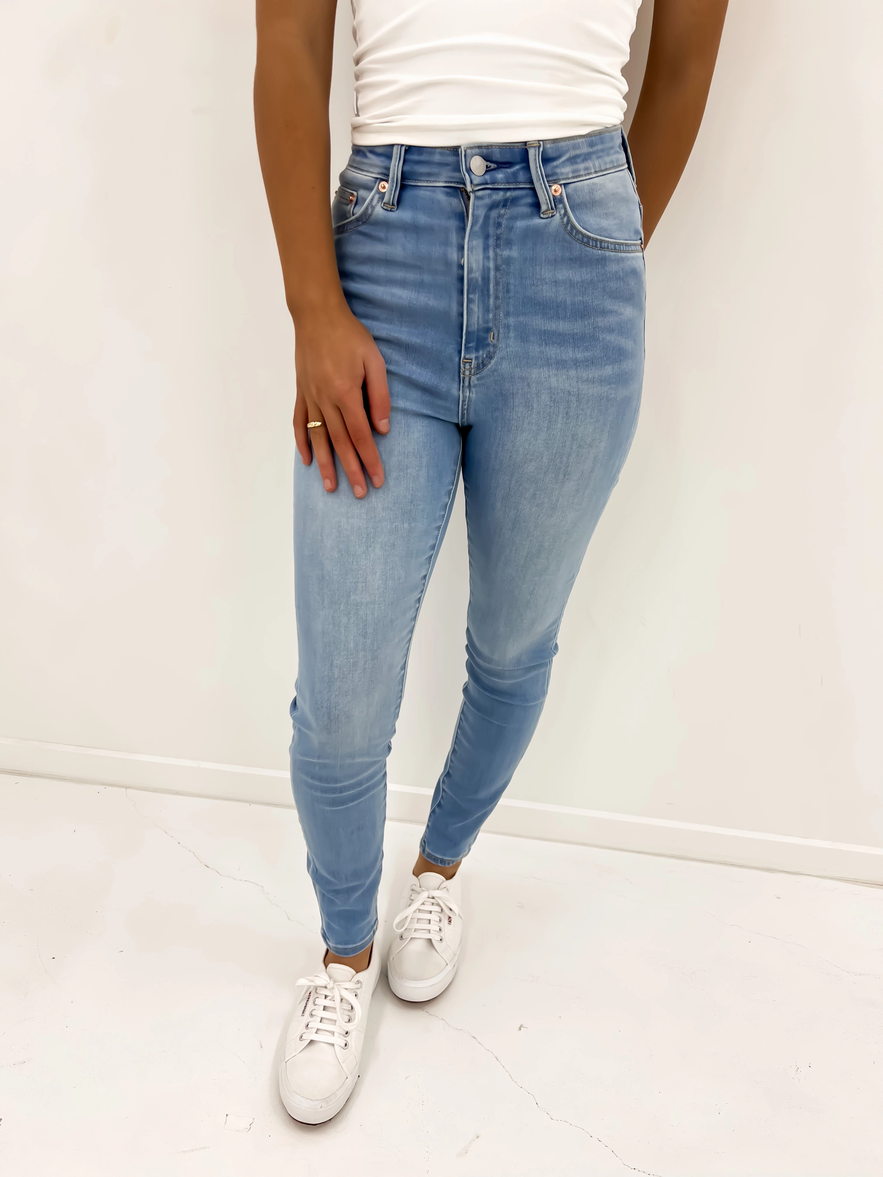 Hi Rider Jean Sunday Fade Easy Pair Modern Outfit