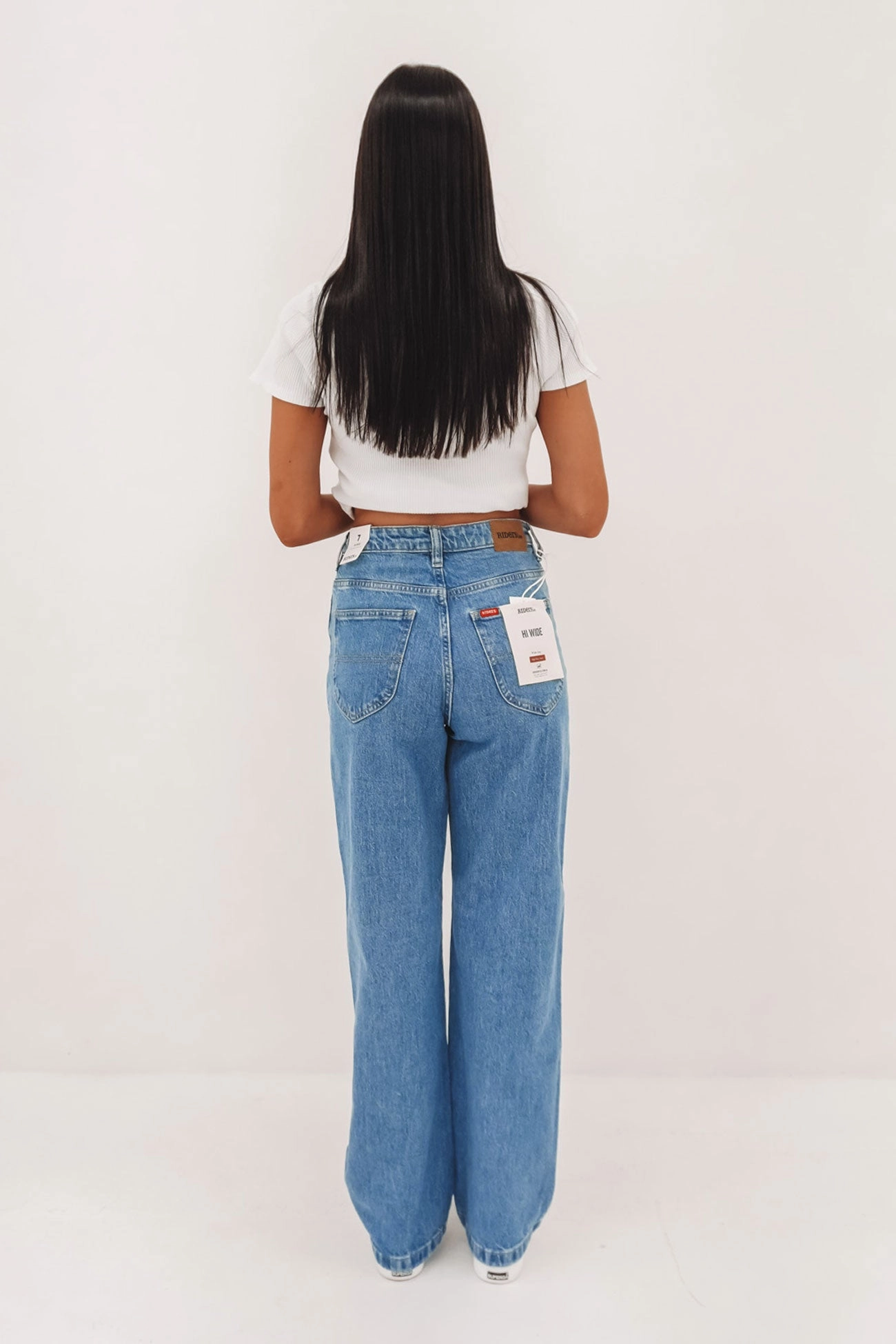 Hi Wide Jean Worn In Blue Couple Look Lightweight