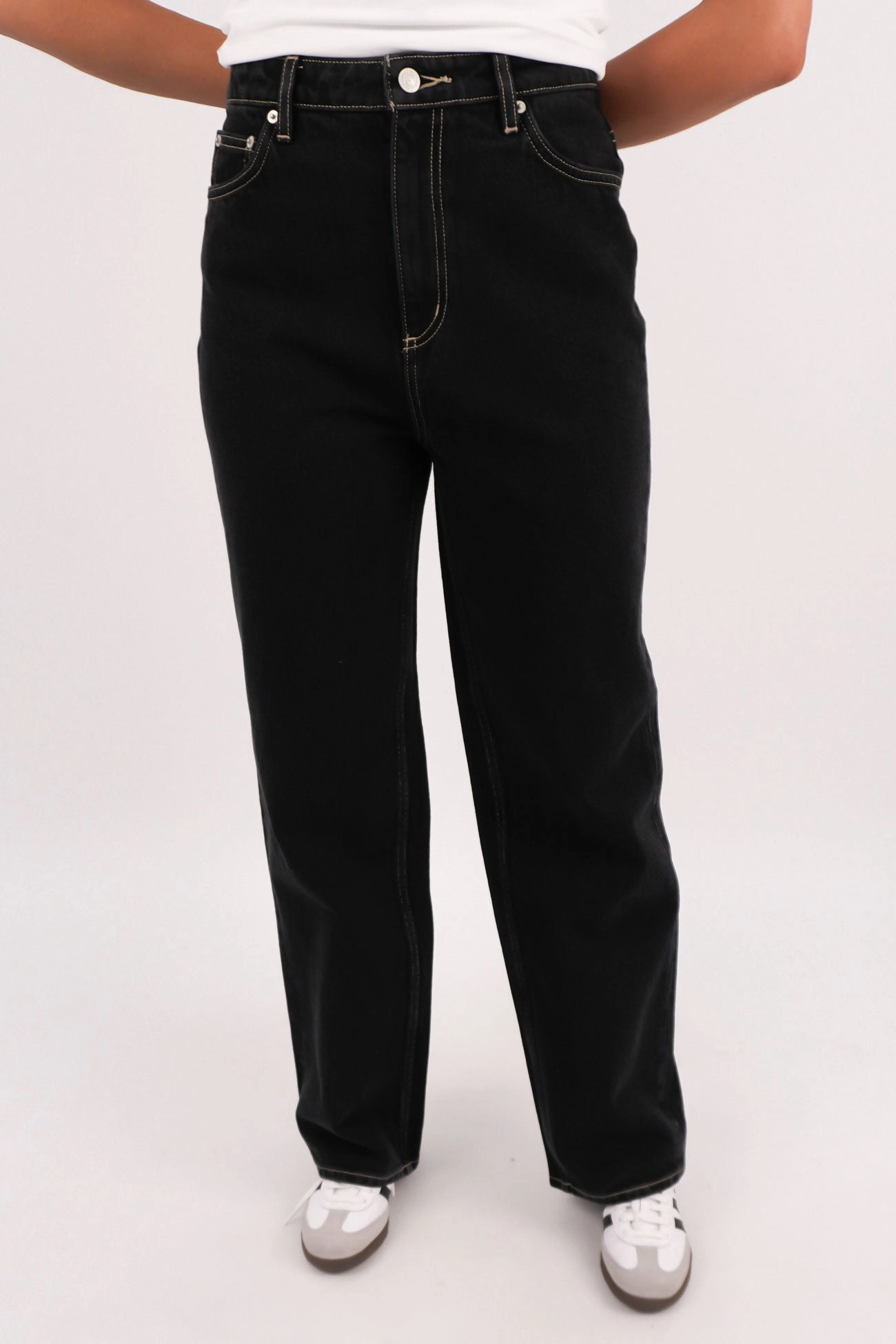 High Baggy Jean Throwback Black Minimal Fading Relaxed Look