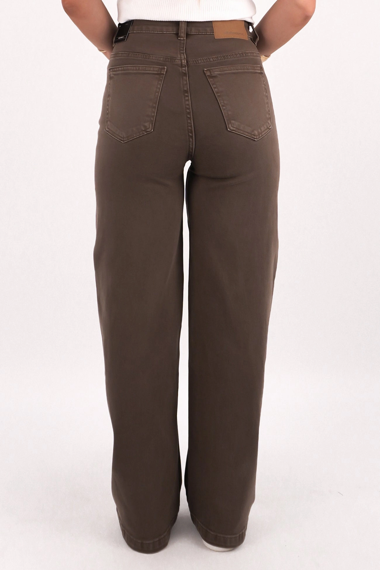 Jacqui Wide Leg Jean Cocoa Stylish Choice