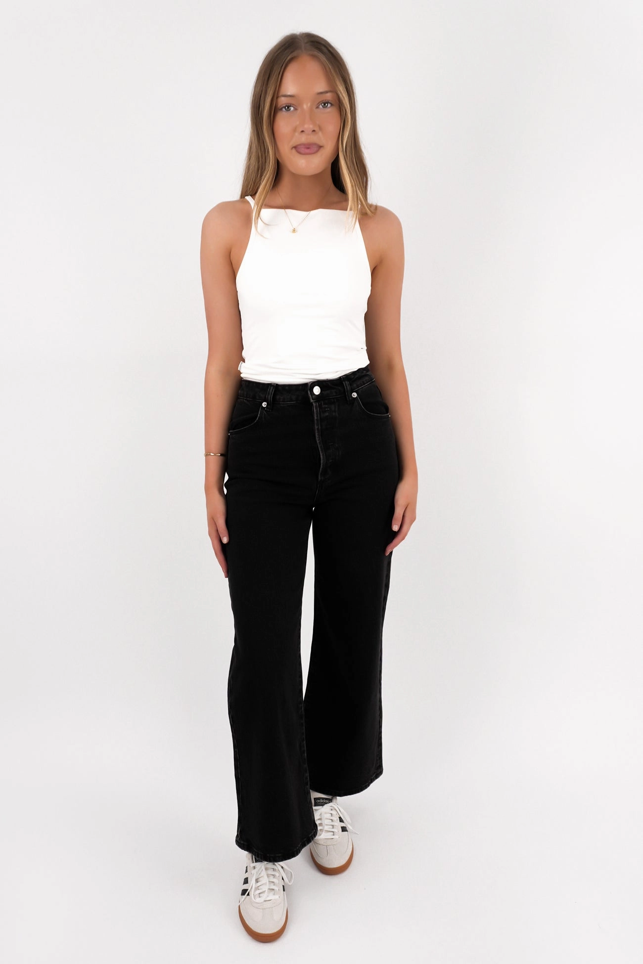 Sailor Scoop Jean Black Sand Distressed Details