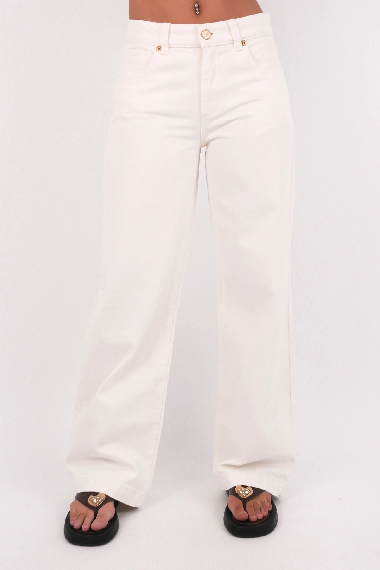 Loose Textured Travel Outfit Universal Style A 95 Baggy Jean White Gold