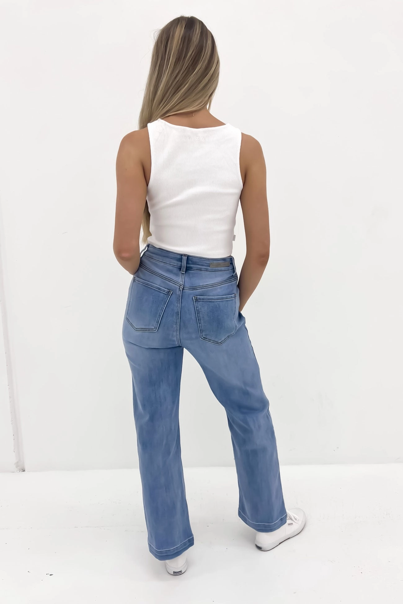 Workday Outfit Angela Straight Jean Light Mid Blue