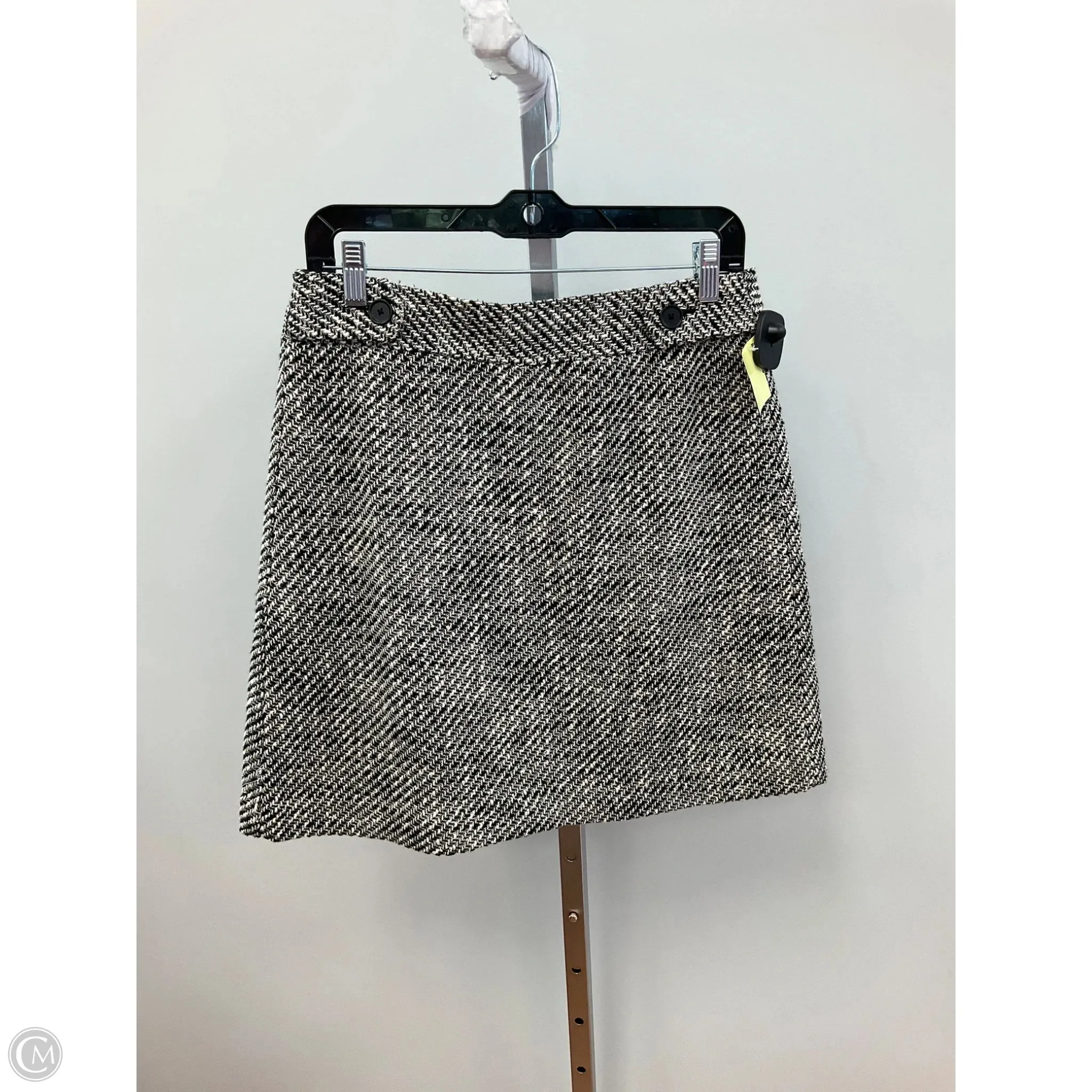 Skirt Mini & Short By Loft In Black & Cream, Size: 8 Leader Core LowMaintenance Material