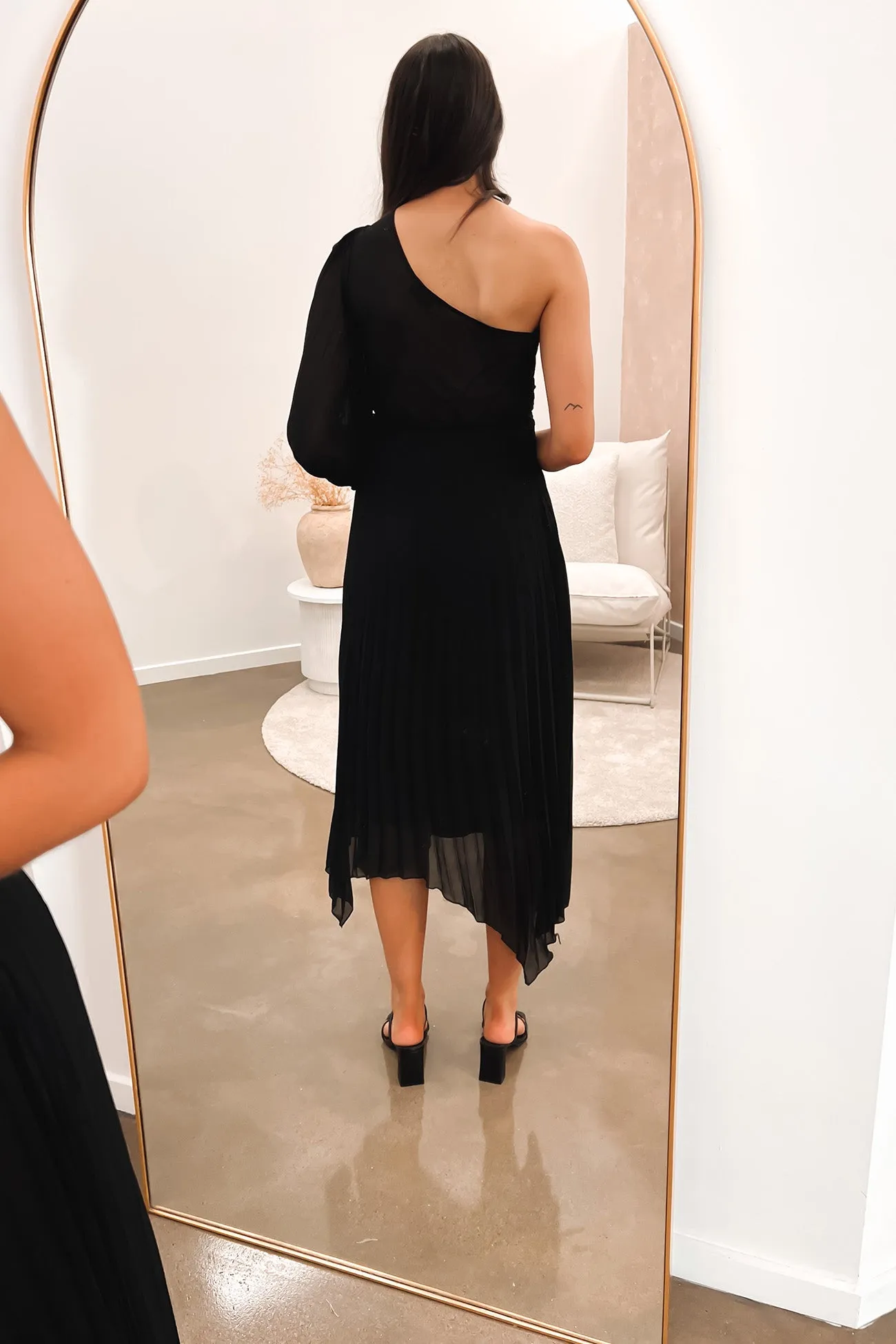 Skyla Midi Dress Black Soft touch evening dress