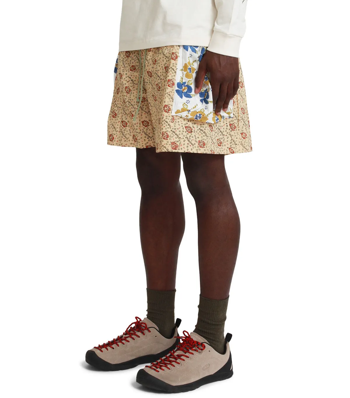 Story MFG Salt Shorts Tan Walk Mood