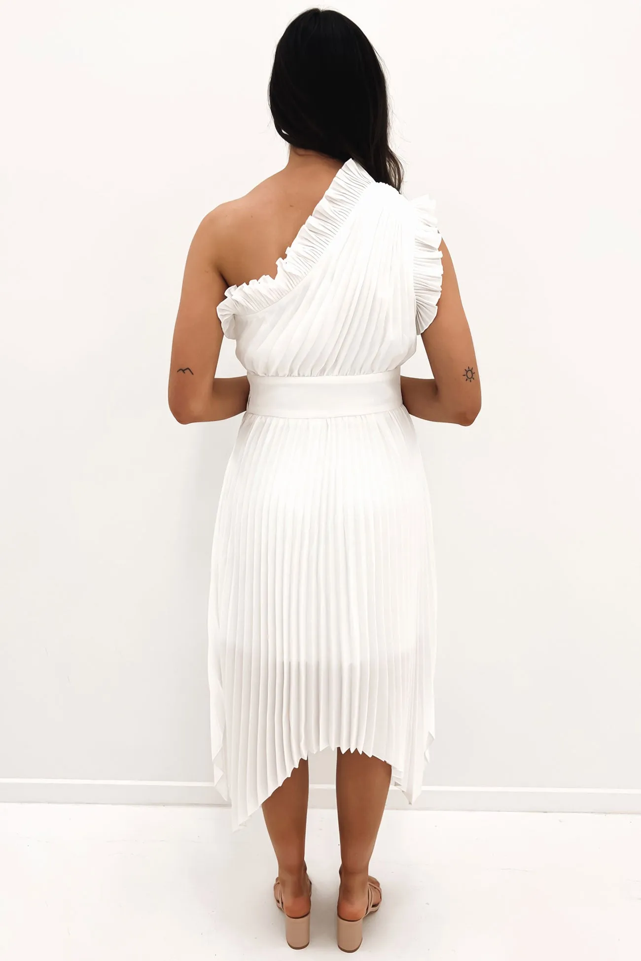 Edgy Look Street-Style The Lady Like Midi Dress White