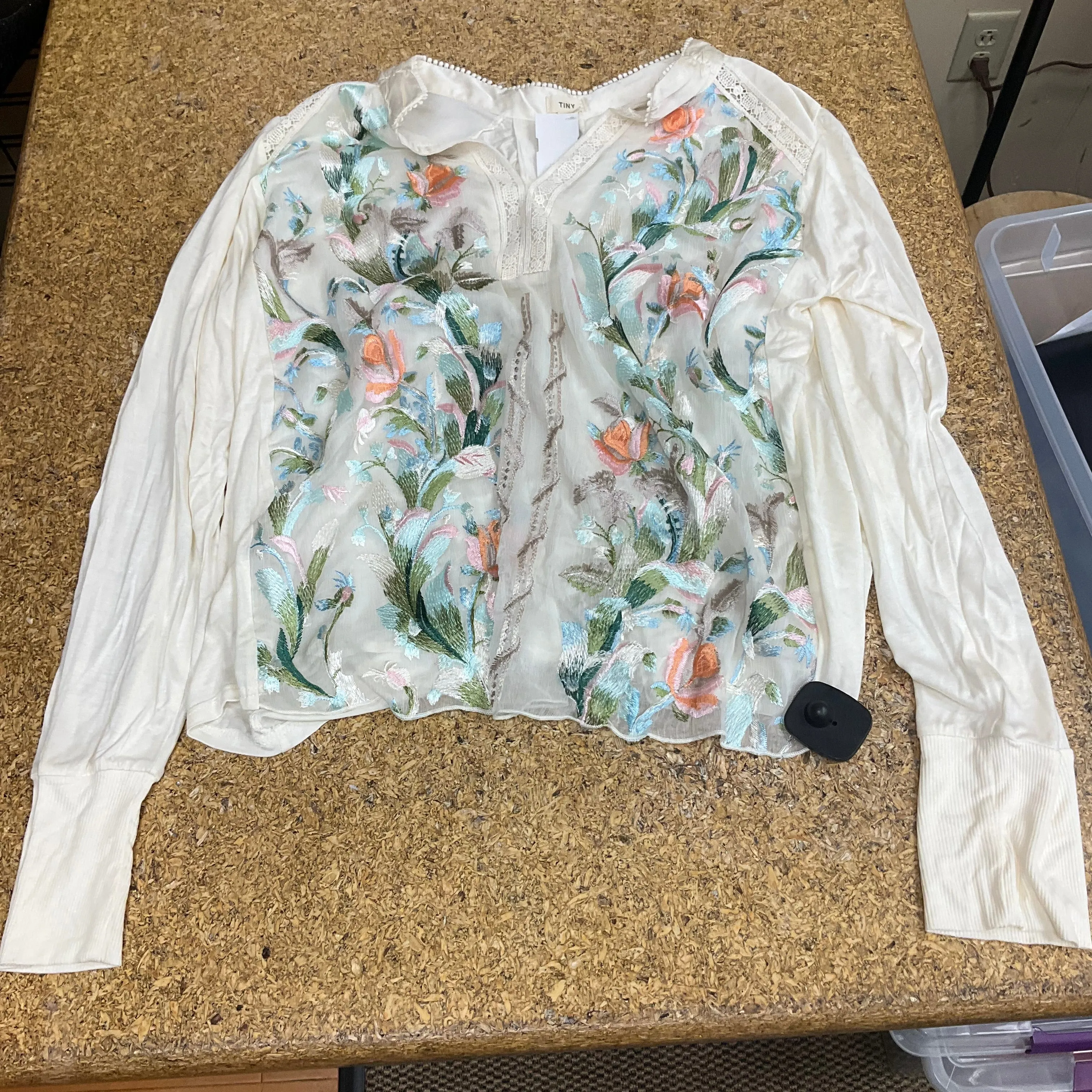Top Long Sleeve By Tiny In Cream, Size: Xl MultiFunctionalPockets