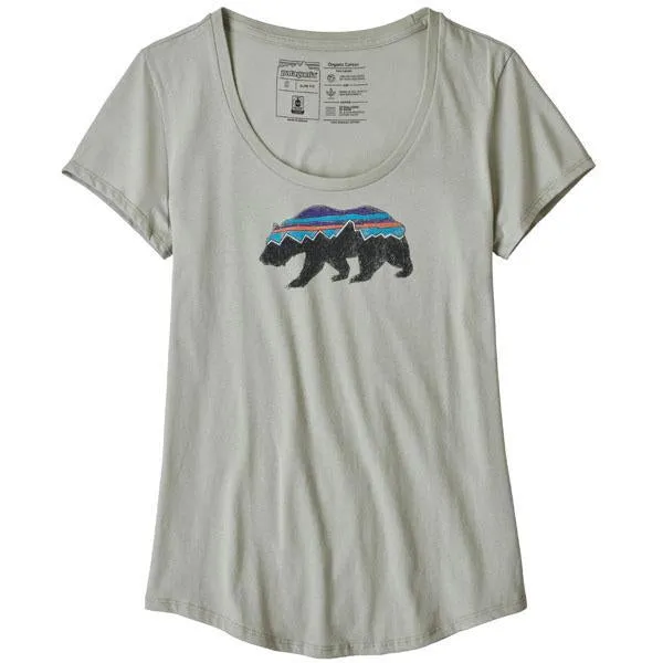 Women's Fitz Roy Bear Organic Scoop T-Shirt Village Charm Sky Mood
